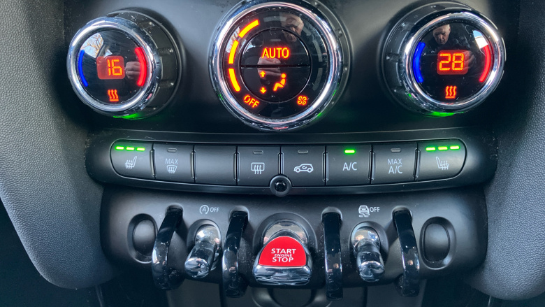 MINI Hatchback 1.5 Cooper Classic 3dr Petrol Hatchback